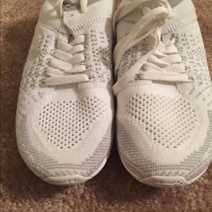chasse highlyte cheer shoes